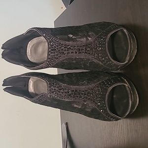 Size 8.5 black lace heels